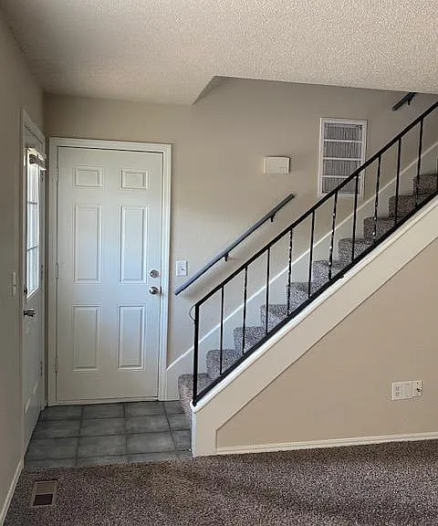 327 W Vandament Ave — Photo 3