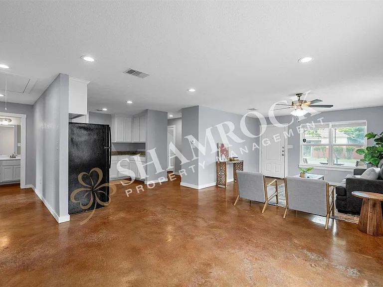 1107 Primrose Dr — Photo 15