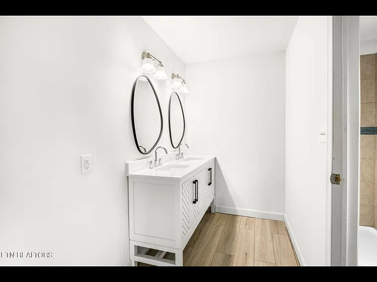 2307 Linden Ave #B — Photo 14