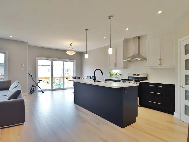 321 Moonlight Dr — Photo 3