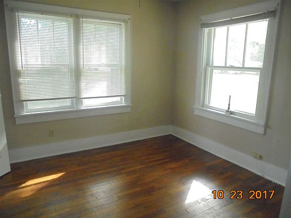 3rd image of 321 E Kenworthy St