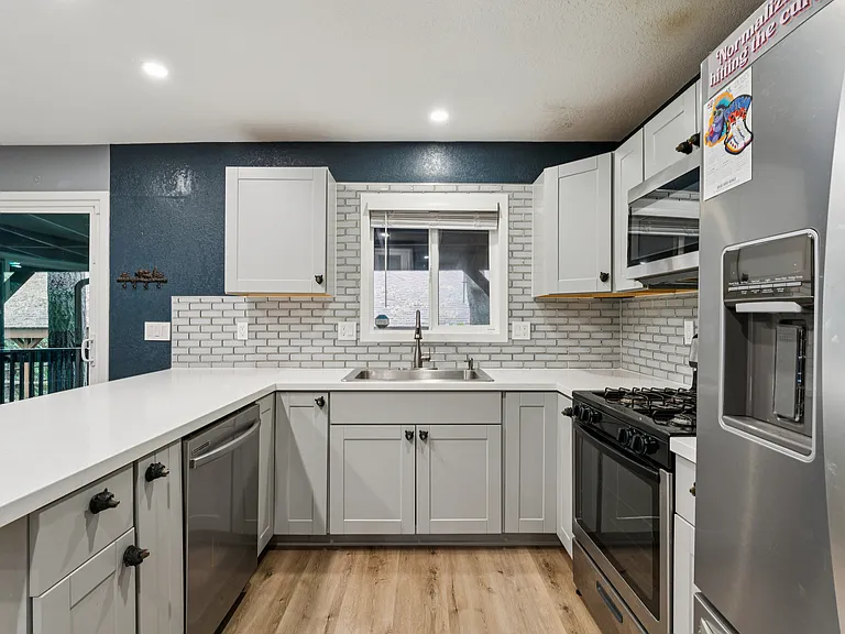 893 Sierra Vista Dr — Photo 6