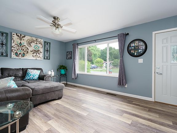 3rd image of 264 Beaumont Dr