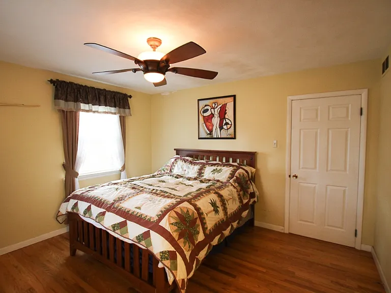 4950 Lemay Ferry Rd — Photo 10