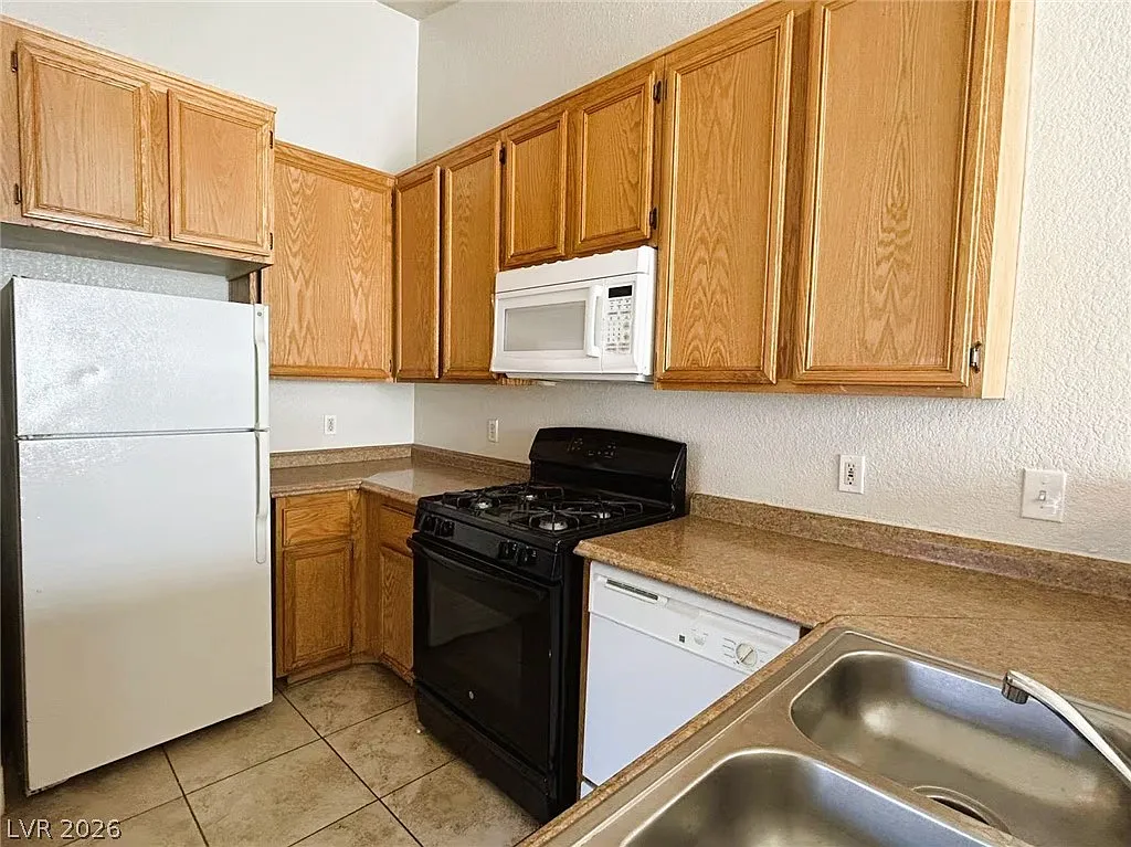 3 bed, 2.0 bath, 1181 sqft, $1,250 — Photo 4