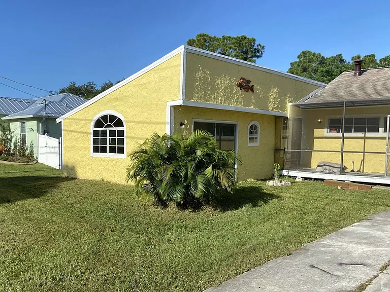 5115 Seagrape Dr — Photo 1