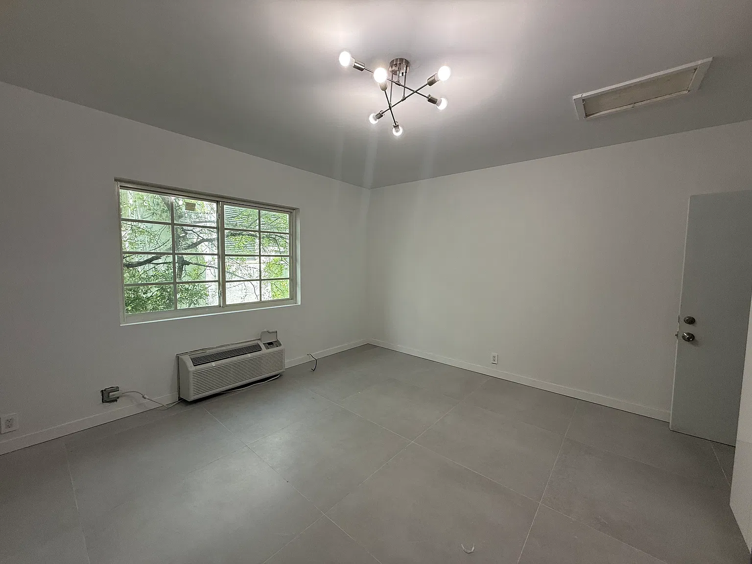 2843 Sheridan Ave — Photo 4