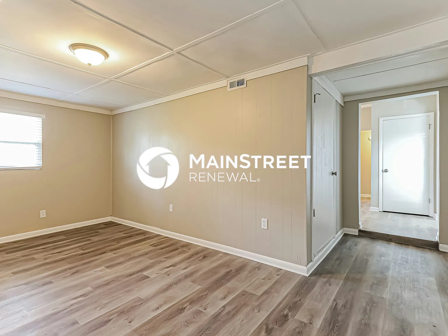 885 Westgate Dr — Photo 4