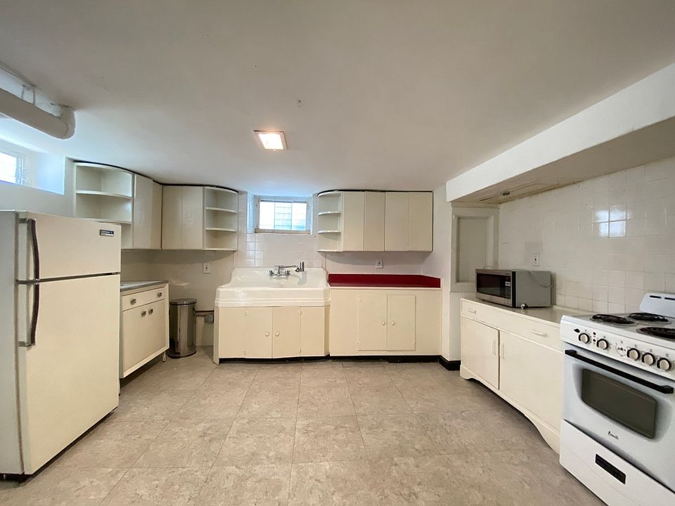 1st image of 20-31 27th St #1A