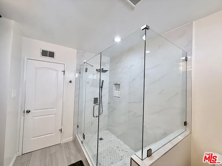 6605 S Sherbourne Dr — Photo 20