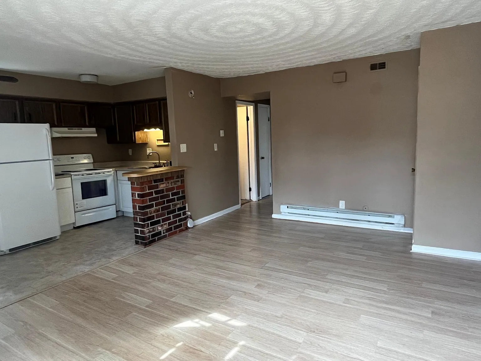 2 bed, 700 sqft, $1,200 — Photo 2