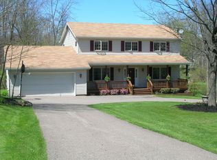 13900 King Arthur Ct, Newbury, OH 44065