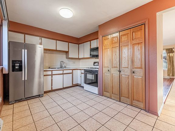 5th image of 9344 Noel Ave APT A