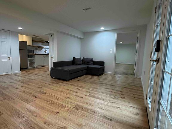 4th image of 9129 Edgewood Dr #1
