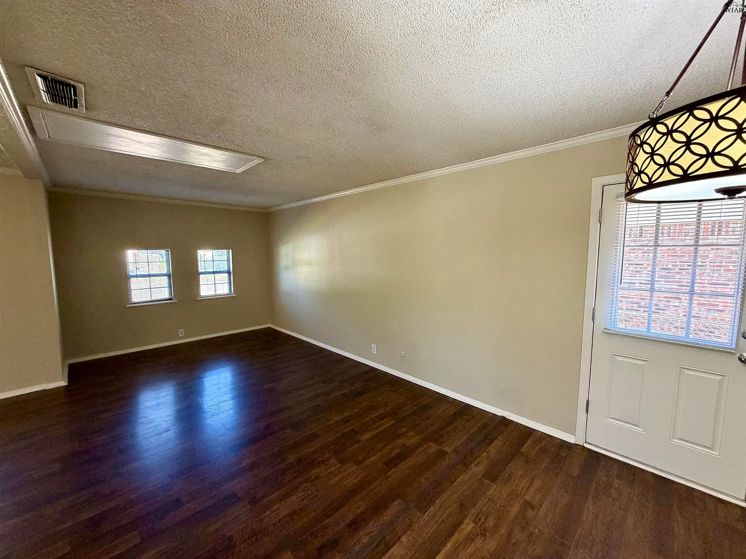 3 bed, 2.0 bath, 1333 sqft, $1,750 — Photo 4