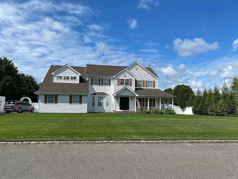 1st image of 37 Windcrest Dr
