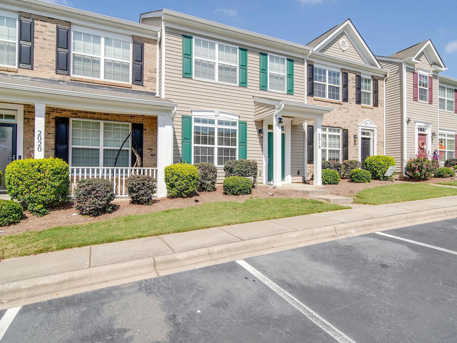 2 bed, 2.5 bath, 1480 sqft, $1,745 — Photo 3