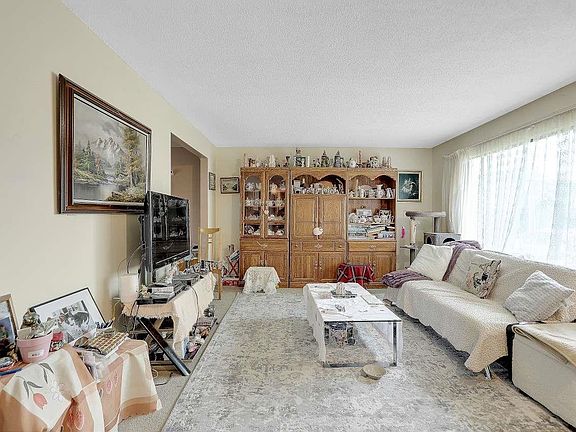 4th image of 9002 Ben Nevis Cres