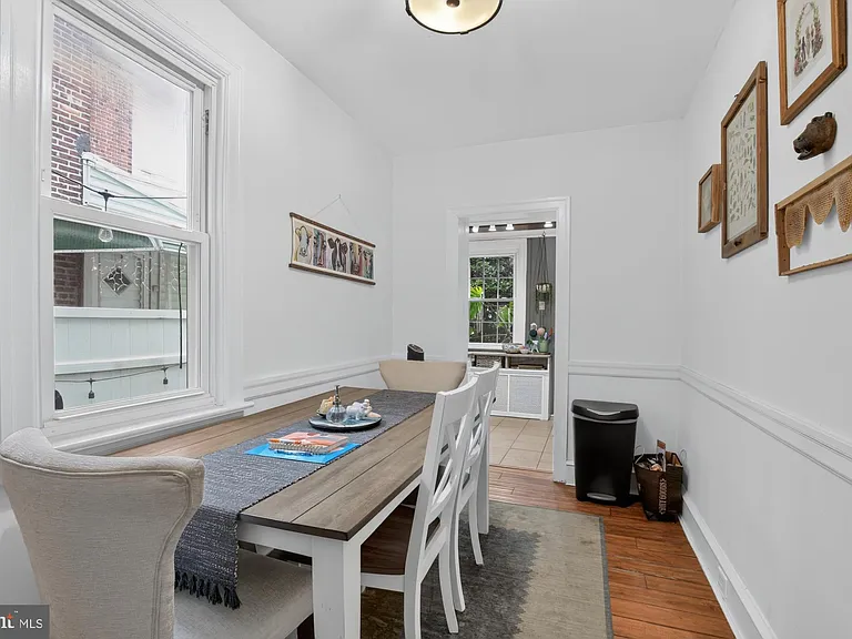 1123 E Eyre St — Photo 10
