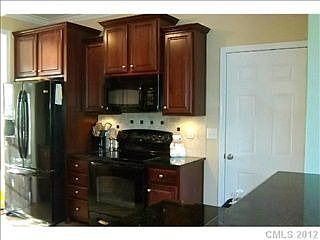 3rd image of 136 Wheatfield Dr