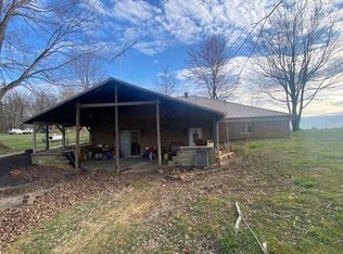 1379 E Harmons Ferry Rd, Utica, KY 42376