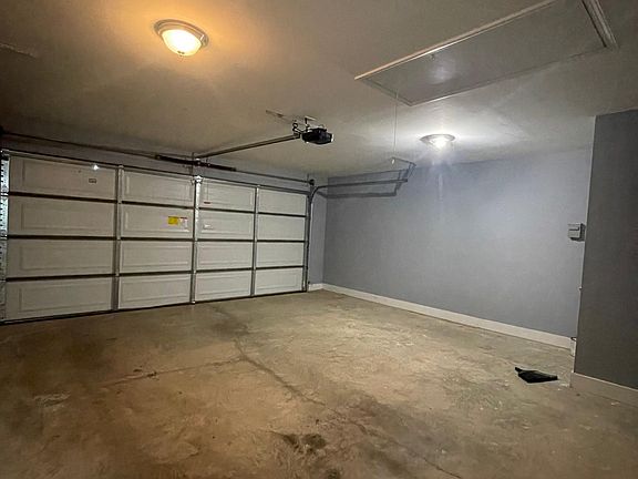 3rd image of 4552 Barretts Trace Blvd
