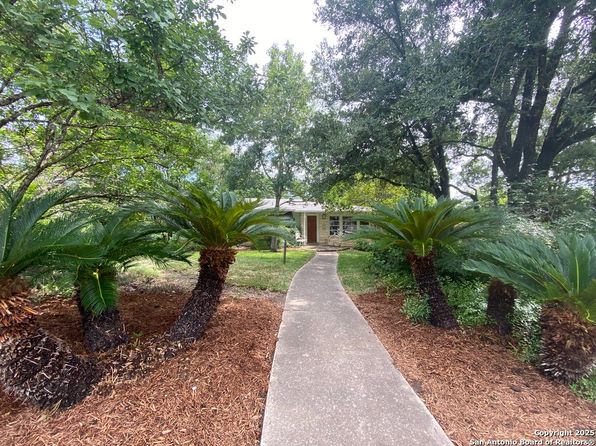 1004 Ivy Ln