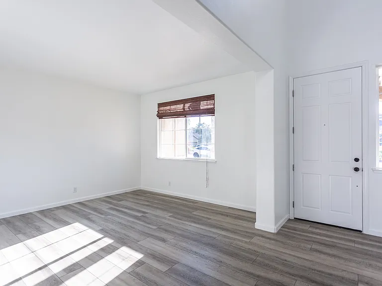 2337 N Silvervale St — Photo 56