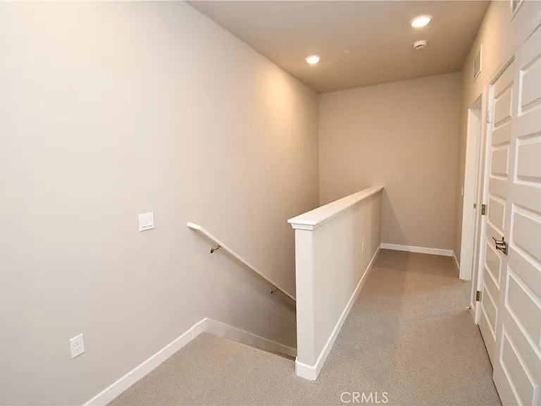 1487 Skyline Ln — Photo 27
