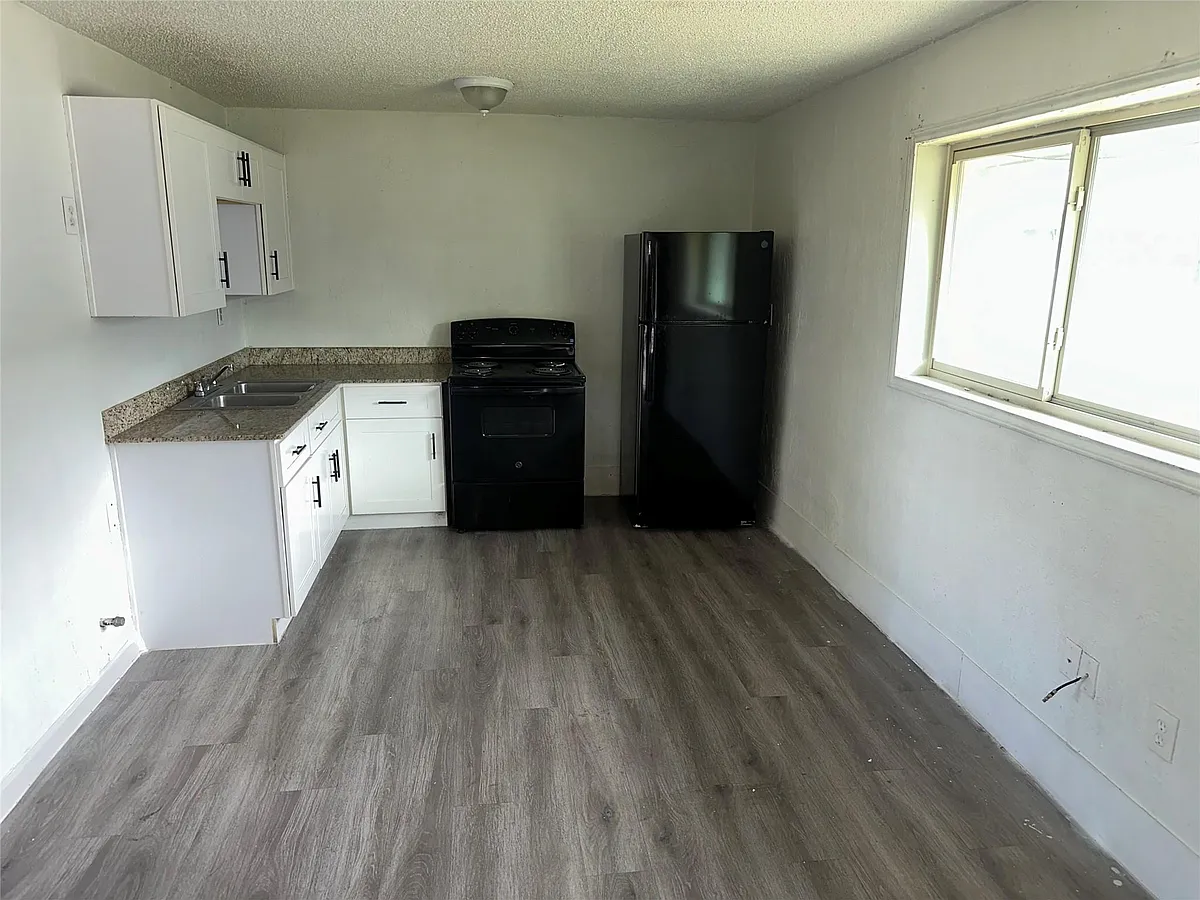 Building Photo - 5405 Suez St #2