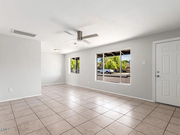 1238 E Vine Ave — Photo 3