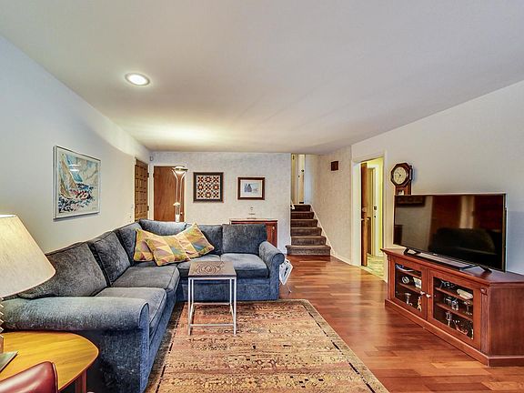 5th image of 9424 Karlov Ave
