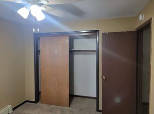 645 Pasadena Ave APT 2E, Beecher, IL