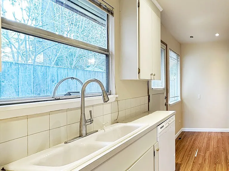 1253 NE 104th St — Photo 9