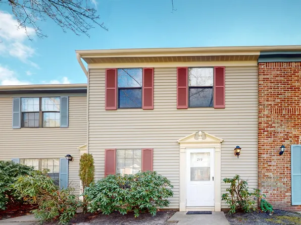 219 Patriots Ct, Absecon, NJ 08205