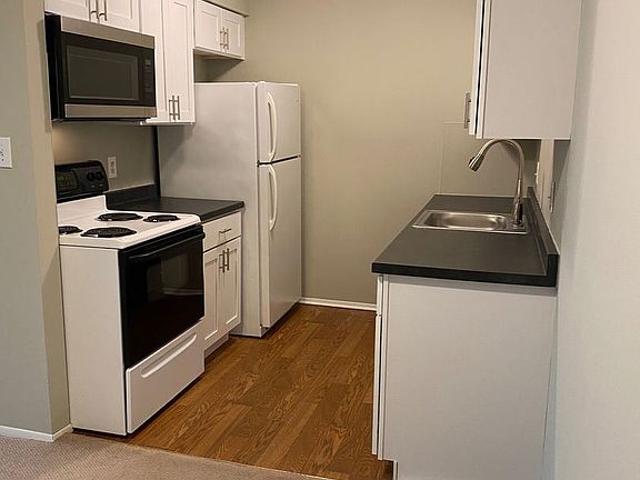 2nd image of 650 Ann St APT 202