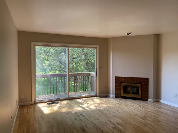 1160 Cambria Ct, Iowa City, IA 52246