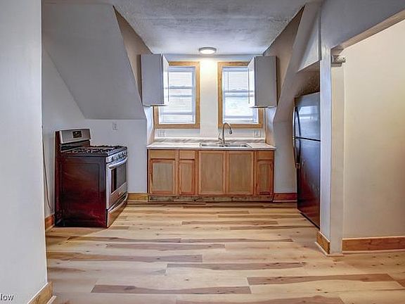 2nd image of 3214 W 61st St #Up