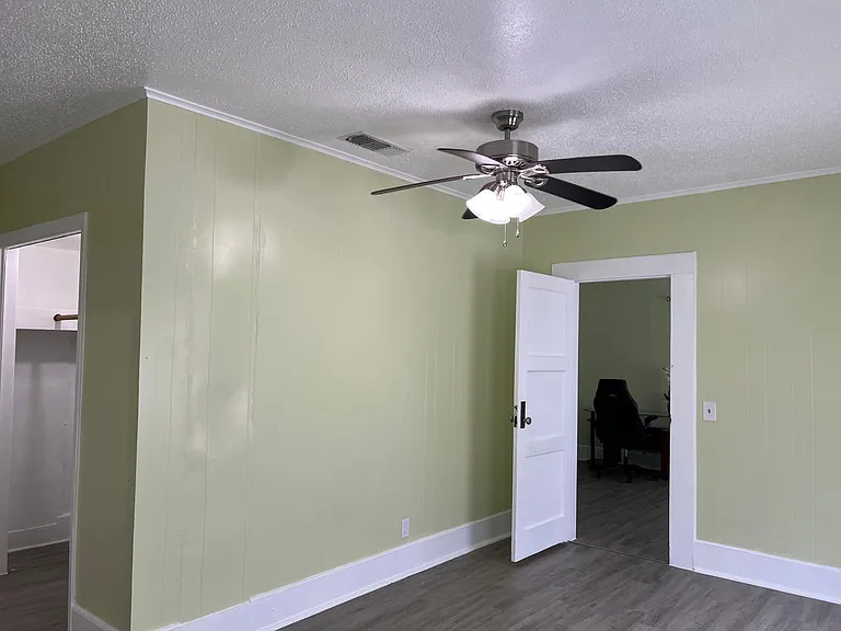 902 S Kaufman St — Photo 7