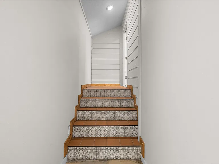 823 Hickory St — Photo 17