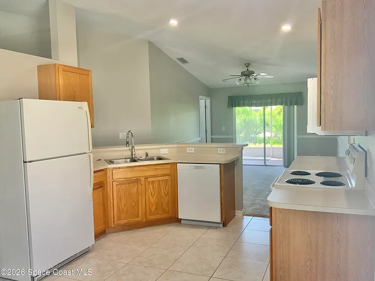 2087 Deercroft Dr — Photo 7