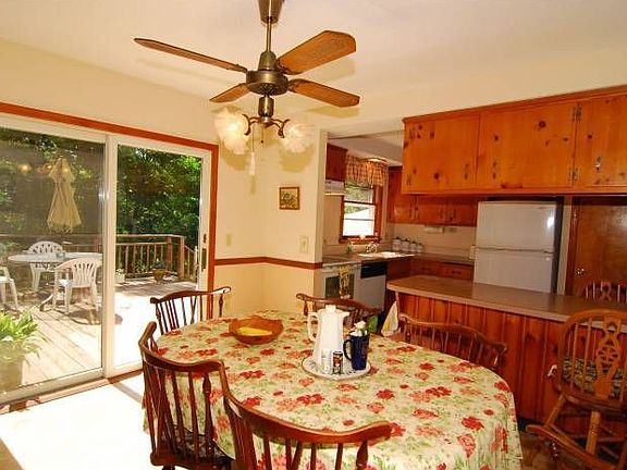 Kitchen & Breakfast Nook