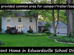 6412 Oak Dr, Moro, IL 62067