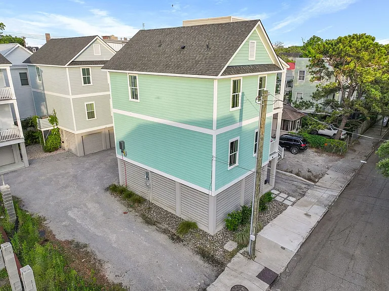 48 Aiken St — Photo 2