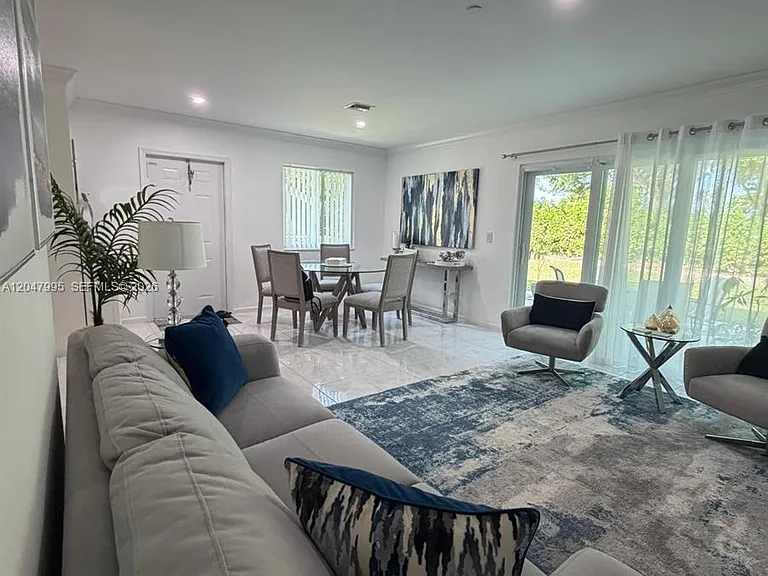 1428 SW 47th Ave — Photo 10
