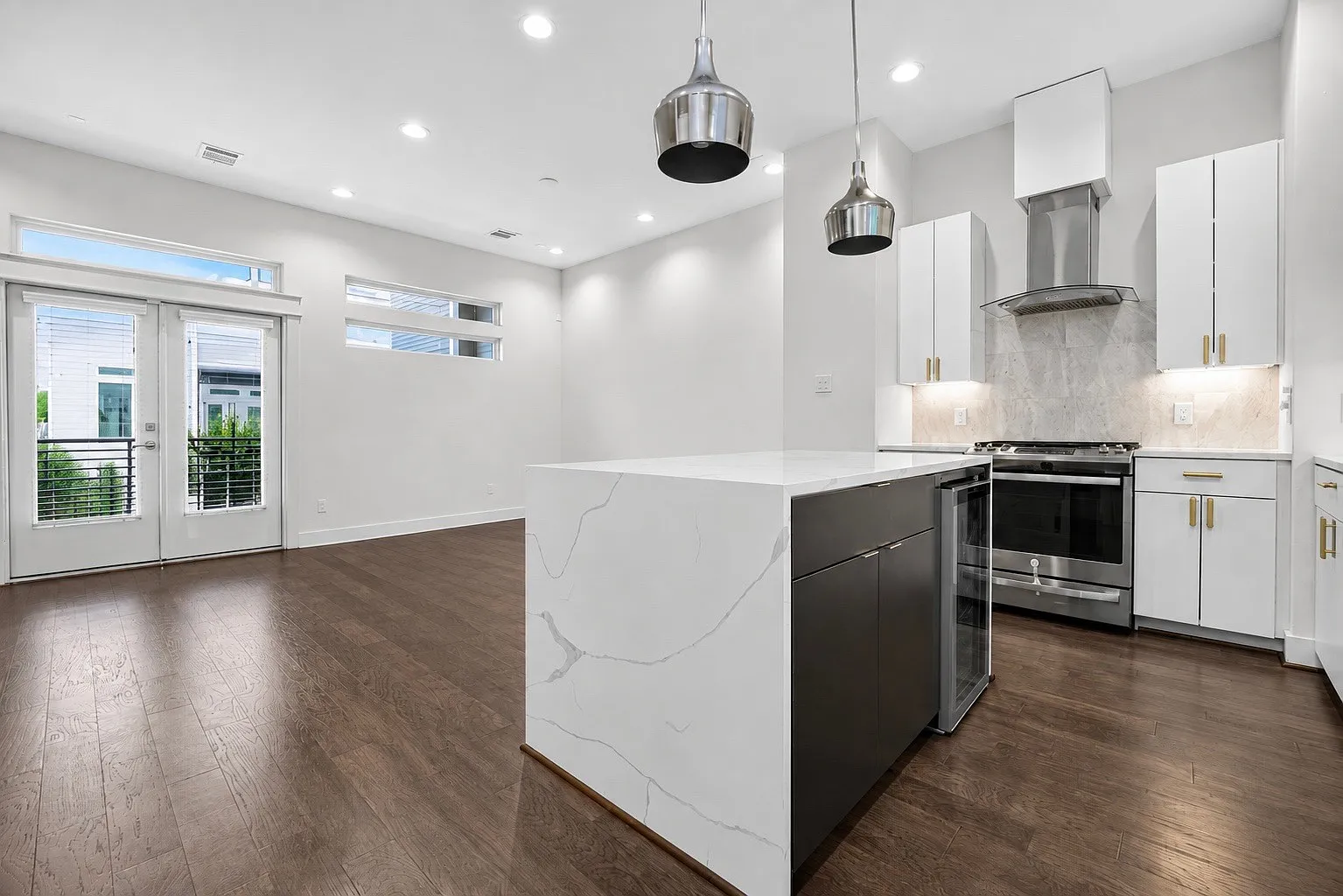 3 bed, 3.5 bath, 1790 sqft, $2,700 — Photo 2