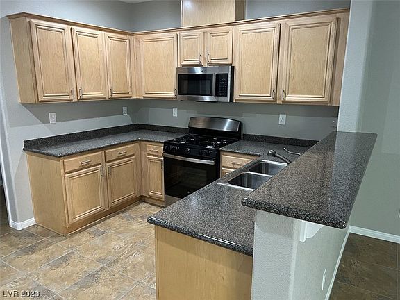 2nd image of 9284 Aspen Shadow St