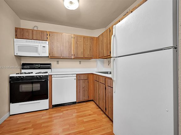 5th image of 13120 SW 92nd Ave #B-307