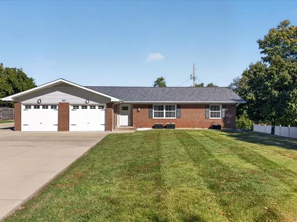 927 Country Haven Dr, Imperial, MO 63052