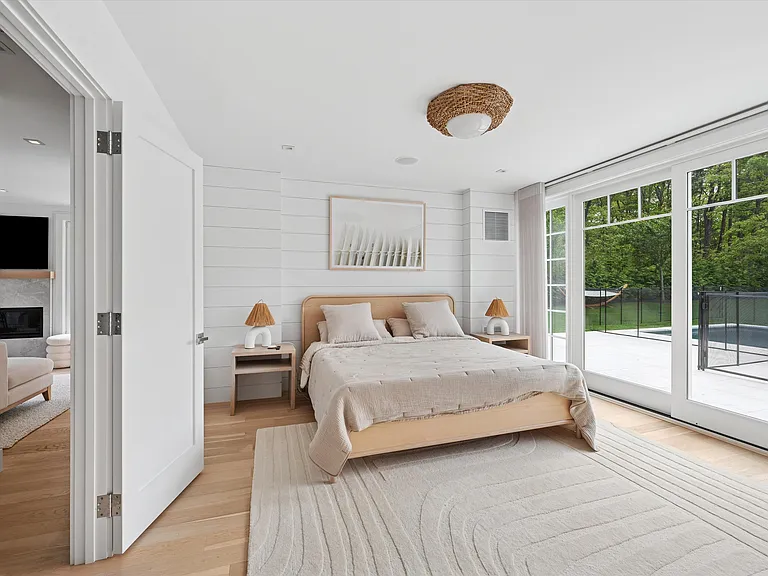 28 Canoe Place Rd — Photo 18